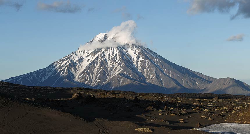 是一个长期休眠的俄罗斯火山醒来吗？情况很复杂