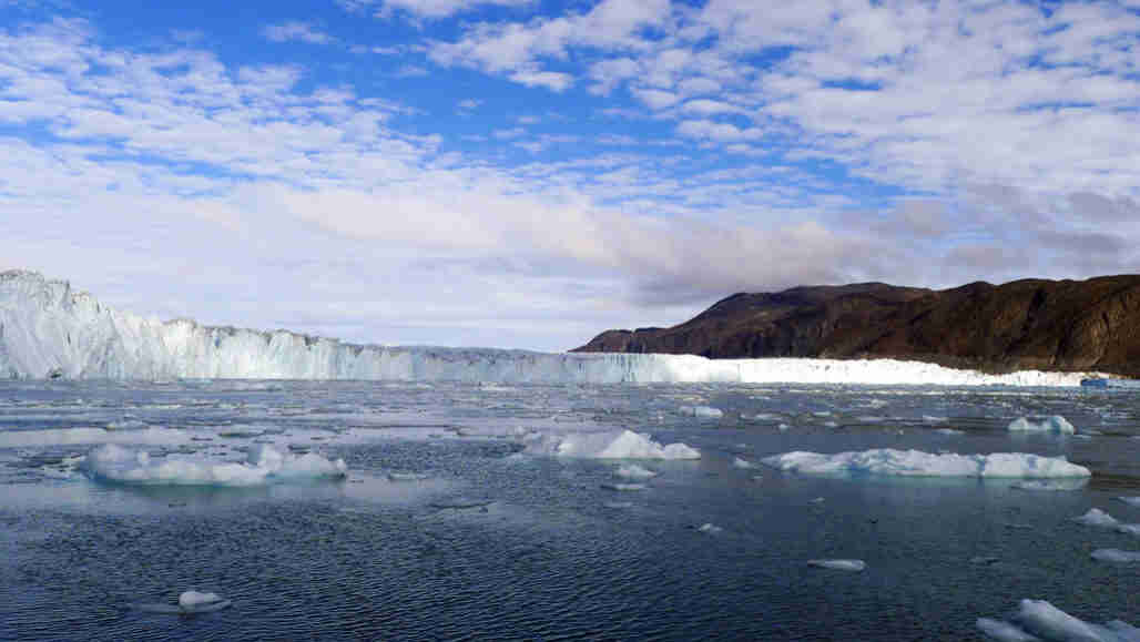 格陵兰岛和南极洲正在进入内陆冰，但仍然丢失它整体