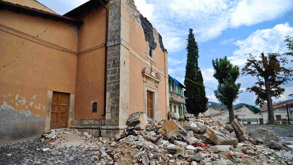 来自地球的地幔的二氧化碳可能会引发一些意大利地震