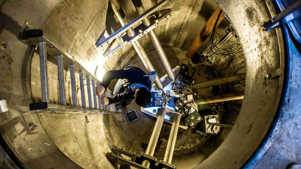 德国巨型地下运动传感器跟踪地球的摆动