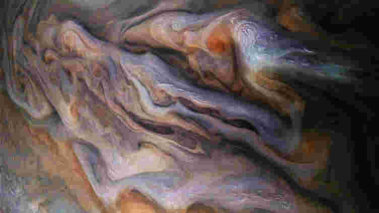'异国情调'闪电穿过木星的云顶