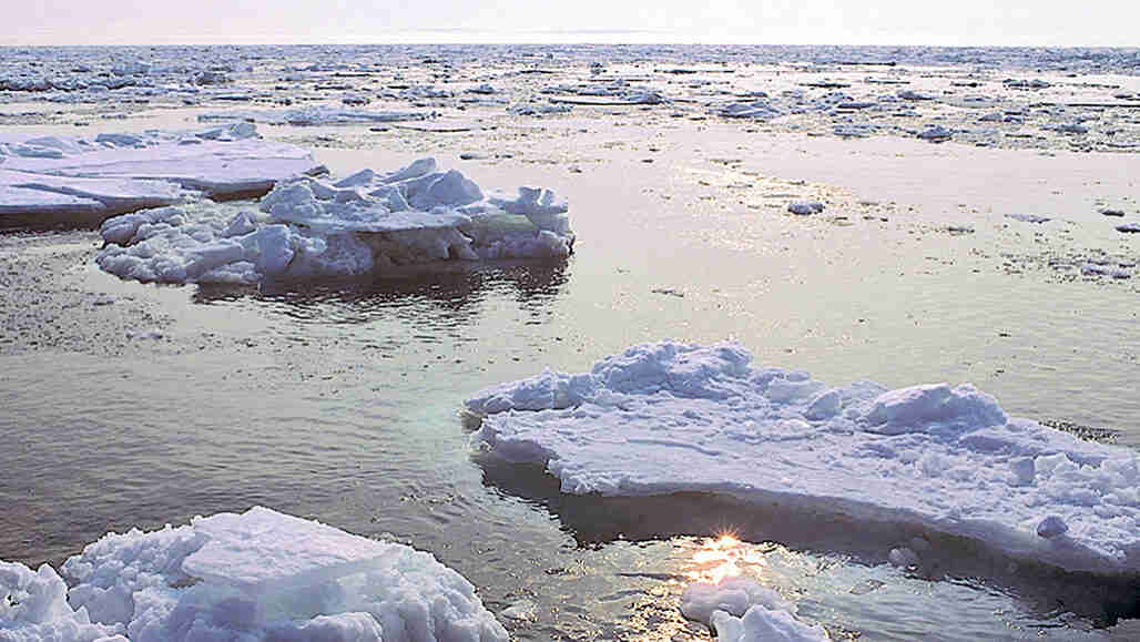 在2018年，在5,500年内萎缩到其最低水平的海冬冰