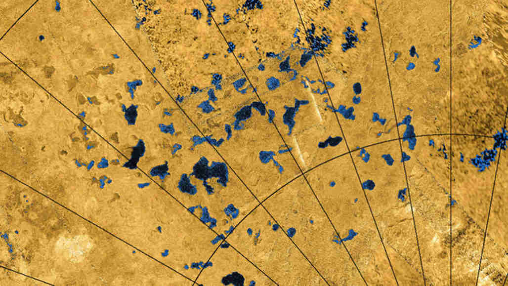 土星月亮泰坦的平坦斑点可能是古湖床的地板