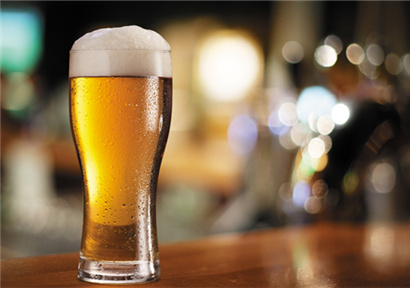 晚上，福州的啤酒销量是济南的两倍。