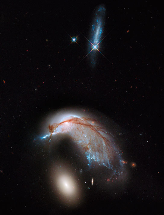 哈勃望远镜与银河二重奏Arp 142互动