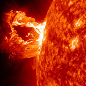 太阳的磁场比普通冰箱磁铁弱