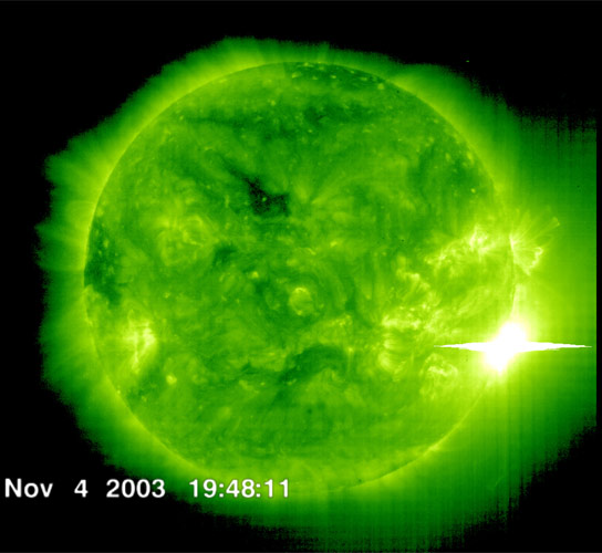 美国宇航局看着强太阳耀斑的影响