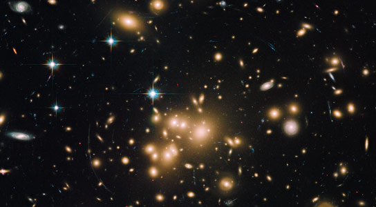 哈勃揭示了最大的已知的明星集群，是暗物质的线索