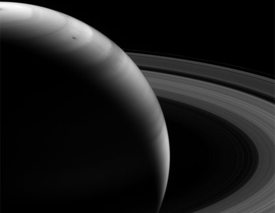 土星及其环的新卡西尼号影像