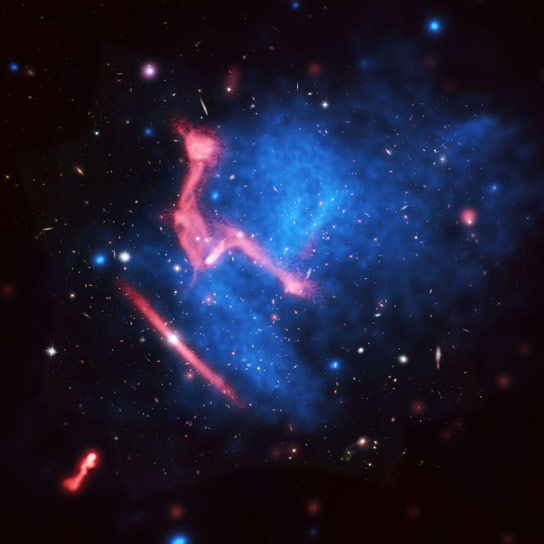 新图像显示碰撞星系集群