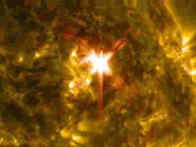 X级太阳耀斑的新SDO图像