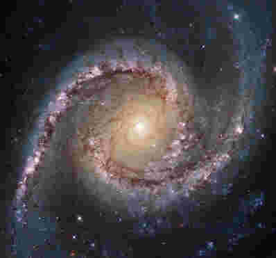 哈勃望远镜观看了中间旋涡星系NGC 1566