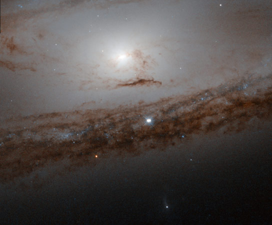哈勃视图螺旋星系M65