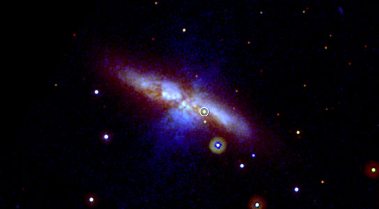 斯威夫特展示Supernova SN 2014J的图像前后