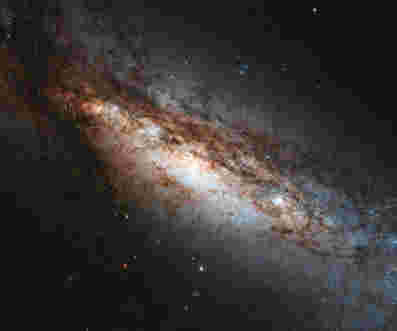 哈勃景观极圈Galaxy NGC 660