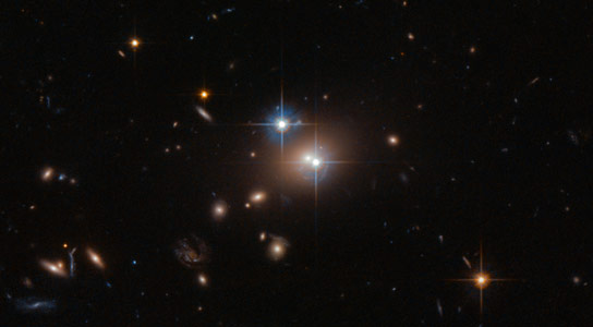 哈勃视图双Quasar QSO 0957 + 561