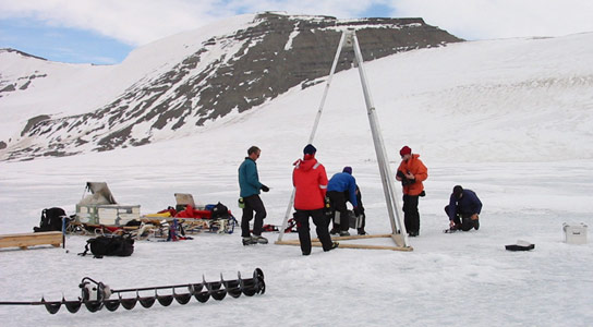 科学家在南极冰河湖泊沉积物中发现生命