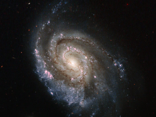 哈勃观看NGC 6984的恒星爆炸