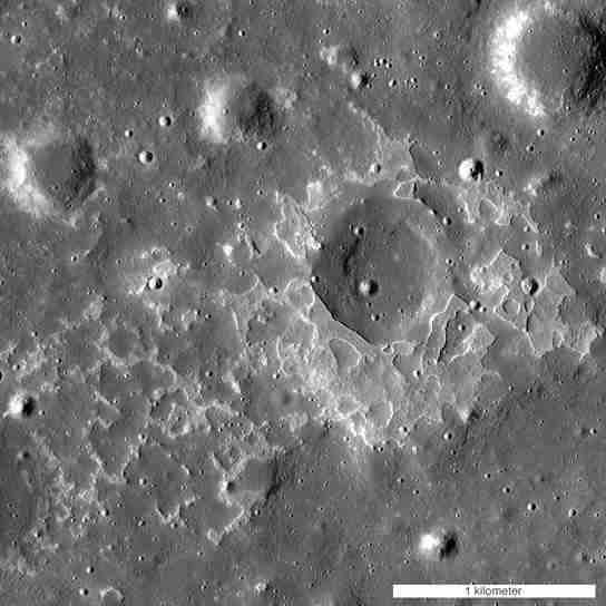 月球侦察轨道器发现“最近的”月球火山活动的证据