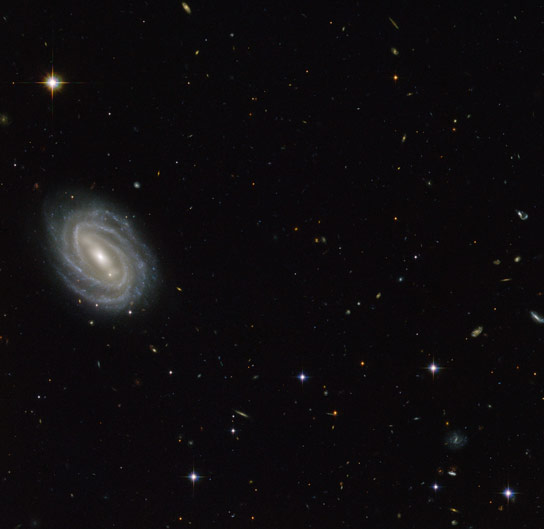 哈勃望远镜观察螺旋星系PGC 54493