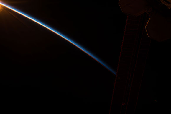 距离太空晚安 - 美国宇航局宇航员斯科特凯莉共享图像