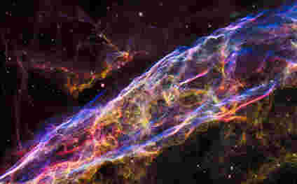 Hubble望远镜从面纱星云Supernova Remnant视色口