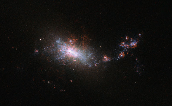 哈勃望远镜欣赏矮星系NGC 1140