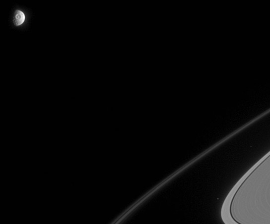 卡西尼景观“土星月亮米马斯的”伟大的眼睛“