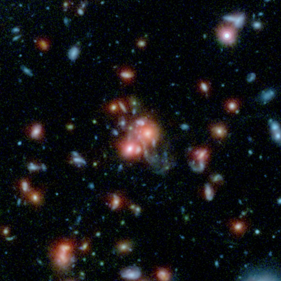 天文学家发现一个罕见的星系集群与新星爆发