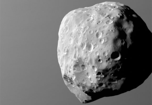 Cassini Spacecraft意见Saturn的月亮ePimetheus