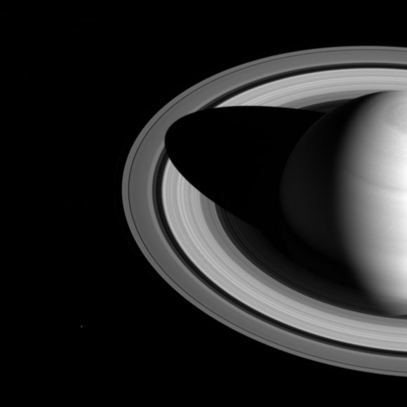 长分区 - 土星和米马斯的新卡西尼形象