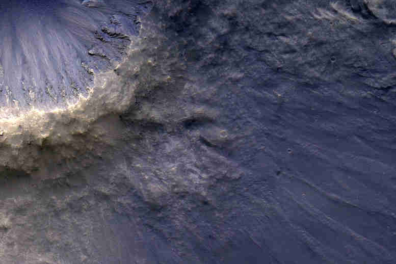 hirise视图影响火星表面的喷射