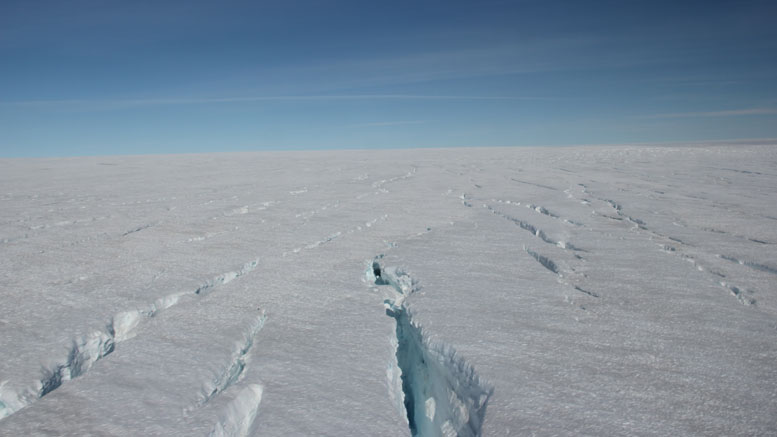NASA的新研究确定了格陵兰融水到达海洋的途径