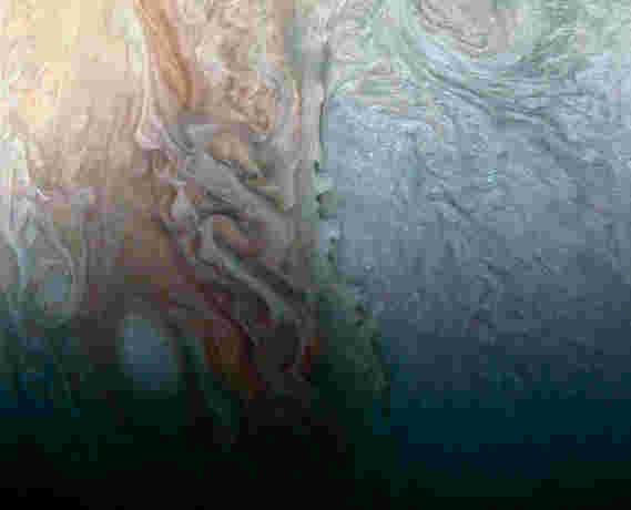 木星的新juno宇宙飞船图象 - 当Jovian光和黑暗的碰撞时