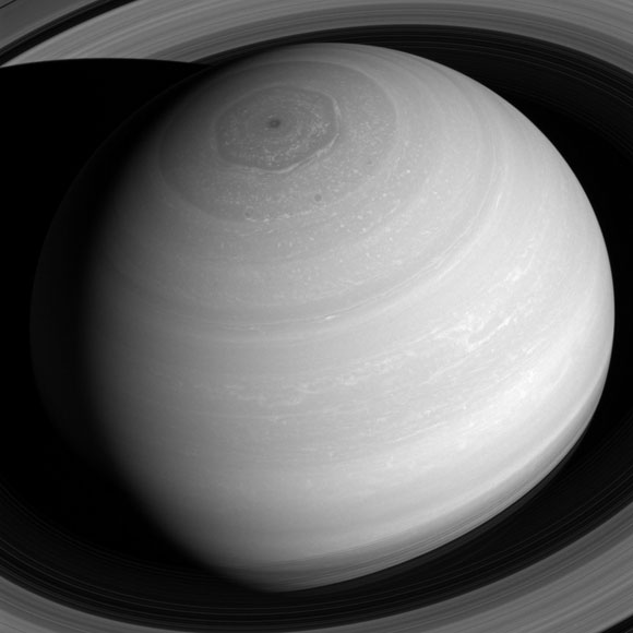 美国宇航局的Cassini SpaceCraft捕捉了一个新的土星观
