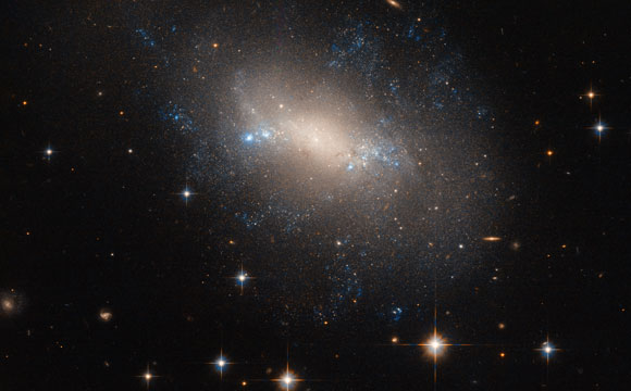 哈勃周图像-不规则星系NGC 2337