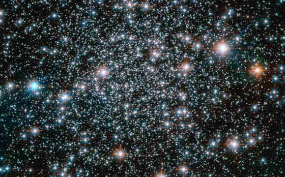 哈勃周图像–球状星团NGC 6496