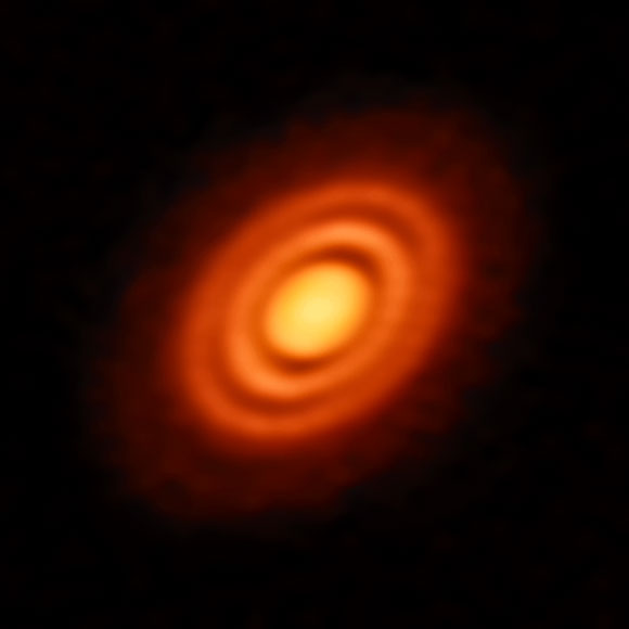 本周的ESO图像 - 制作中的行星