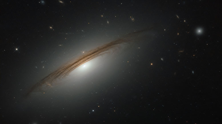 本周的哈勃图像 -  S0 / SA Galaxy UGC 12591