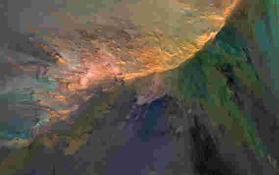 Hirise观看尤文图斯己糖的多彩山丘