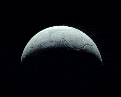 卡西尼号航天器监视土卫二的运动