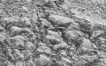 冥王星的表面新的特写镜头视图