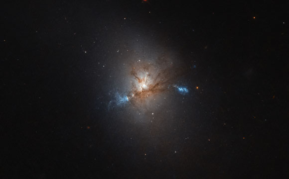 哈勃视图透镜星系NGC 1222