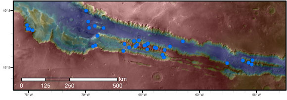 新研究增加了有关火星峡谷中可能存在水的线索