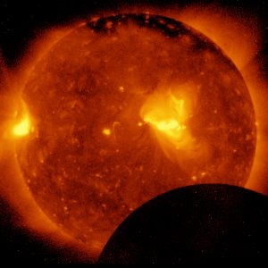 hinode卫星捕获8月21日eclipse图像，视频