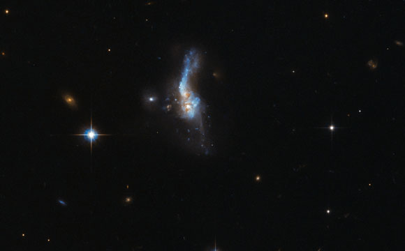 当星系碰撞时 - 哈勃视图IRA 14348-1447
