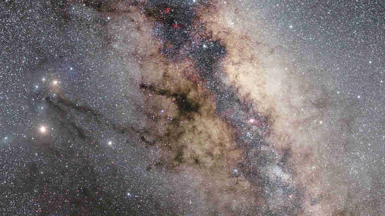 周的ESO图像–银河系的中心被黄道十二宫的光所穿越