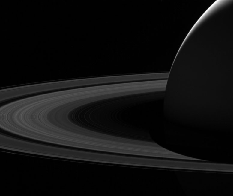 来自卡西尼的土星黑暗面的最后一张图像之一