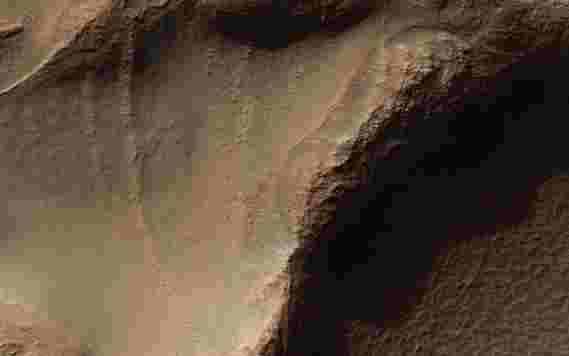 MRO观察火星古代撞击盆地中蜂窝状的地貌