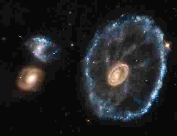 车轮银河的惊人哈勃望远镜图像